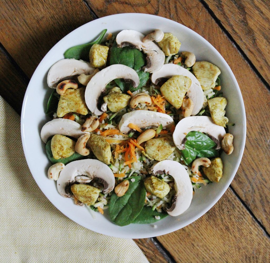 salade-de-quinoa-au-poulet-carotte-courgette-champignon-noix-de-cajou-au-menu-il-y-a